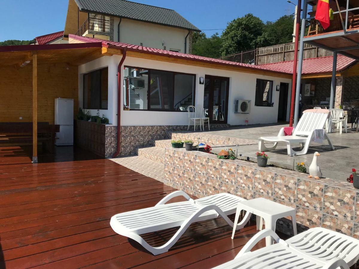 Hotel Vila Cristiane Ieşelniţa Zewnętrze zdjęcie